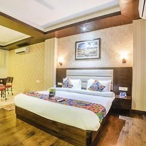 *** Hotel Fabhotel Galaxy - Nr Patel Nagar Metro India